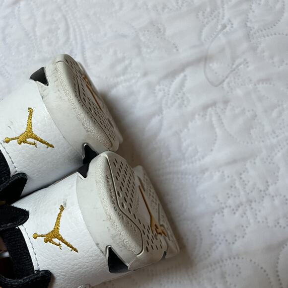 Nike Air Jordan 6 Retro Sneakers Size 6 - Picture 9 of 10